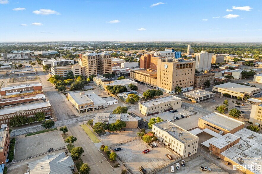 More Photos Of 915 9th St, Wichita Falls Office For Sale
