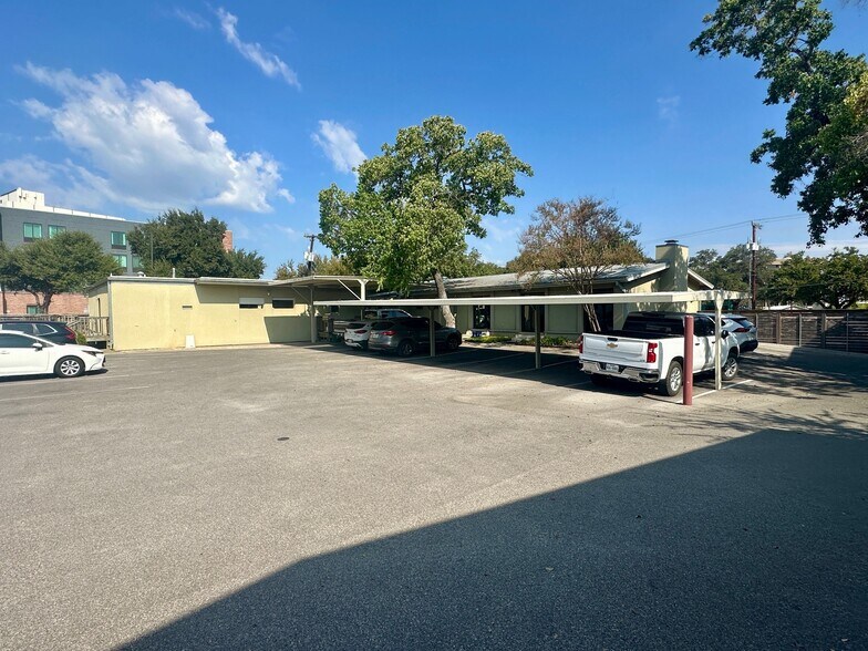 More Photos Of 8634 Crownhill Blvd, San Antonio Office For Lease