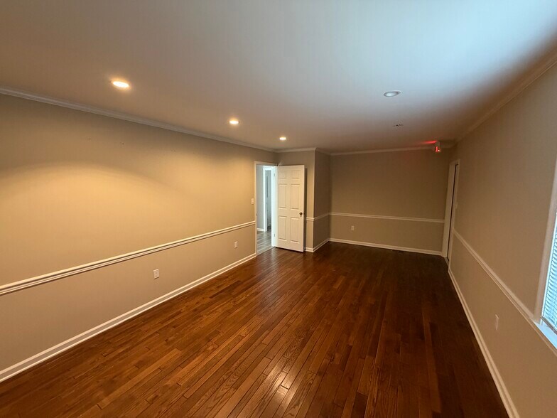 More Photos Of 404 Marvel Ct, Easton Office For Lease