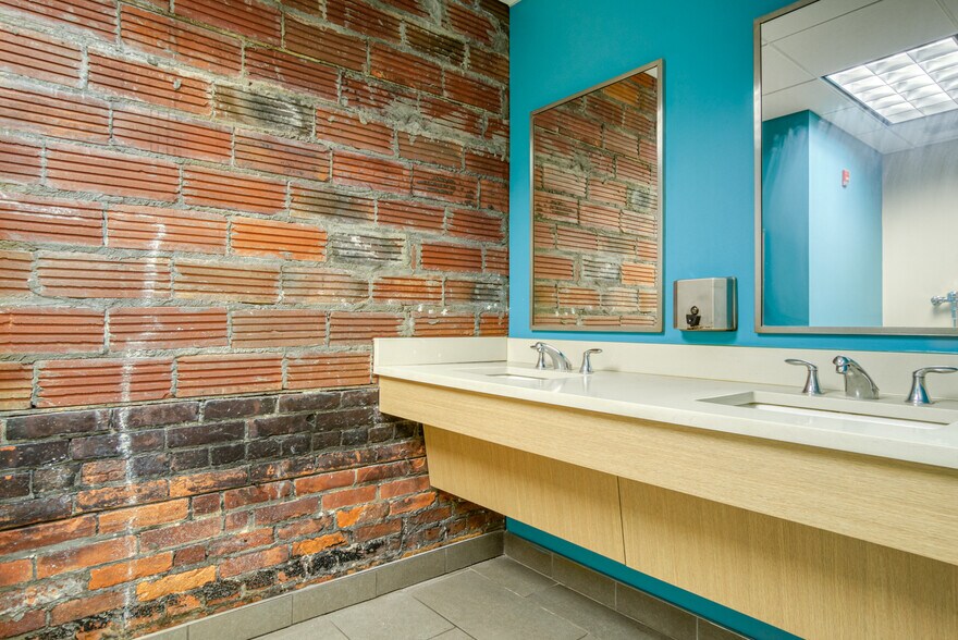 More Photos Of 686 Main St, Buffalo Loft Creative Space For Lease