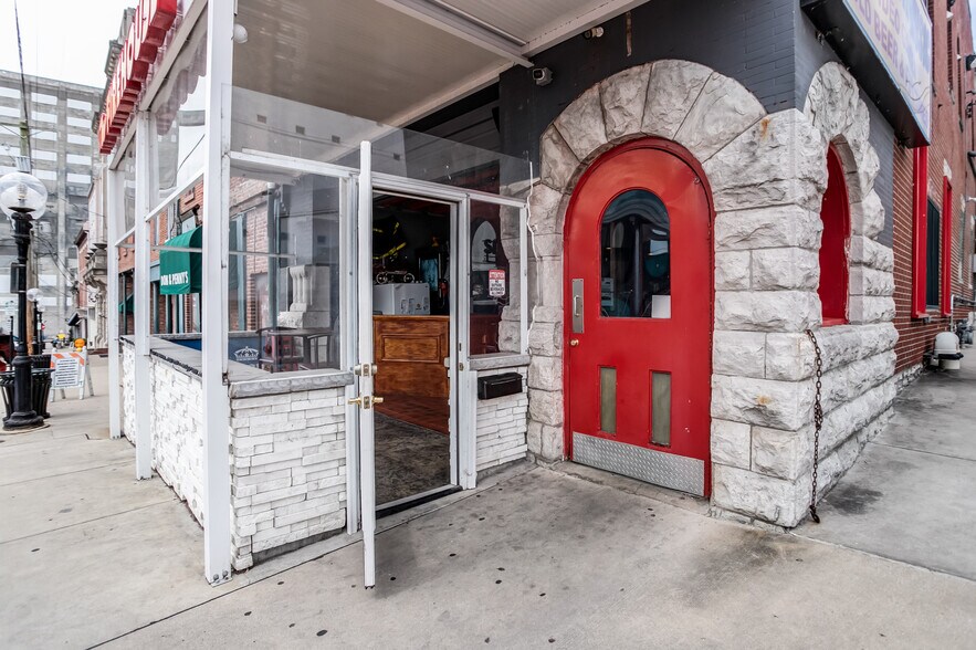More Photos Of 314 State St, Alton Restaurant For Sale