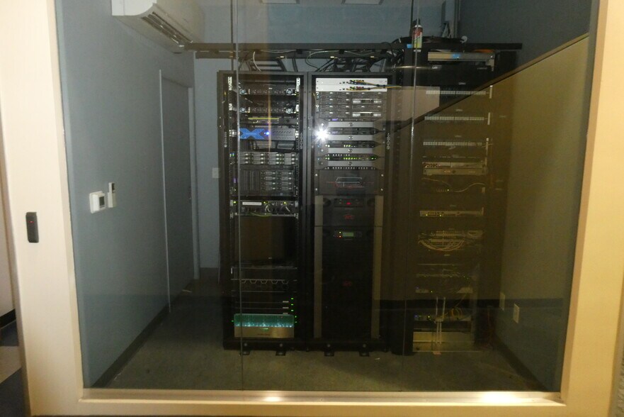 More Photos Of 6100-6120 San Fernando Rd, Glendale Office For Sale
