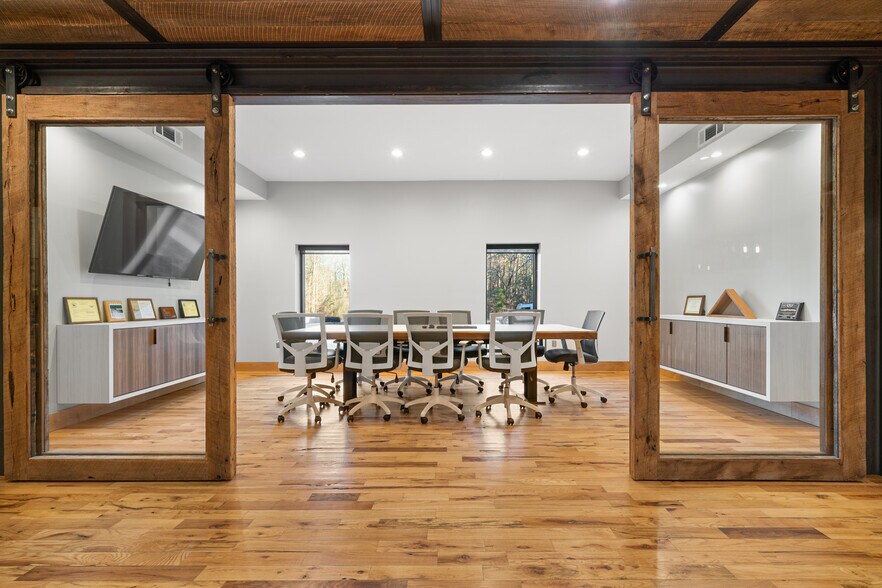 More Photos Of 91 W Hightower Dr, Dawsonville Warehouse For Sale