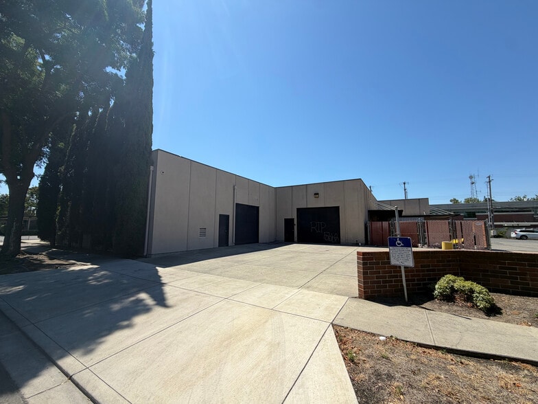 More Photos Of 125 N Church St, Lodi Office For Lease