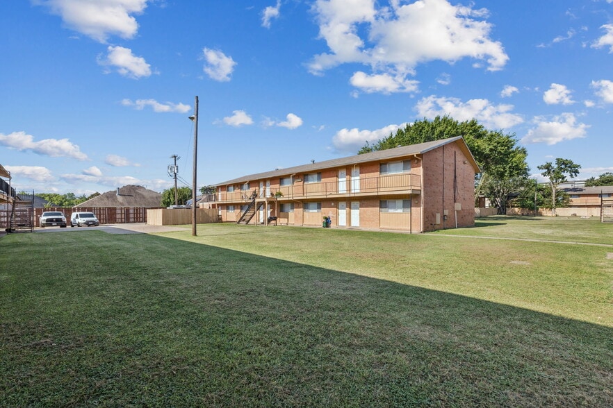 More Photos Of 500 Haley St, Irving Apartments For Sale