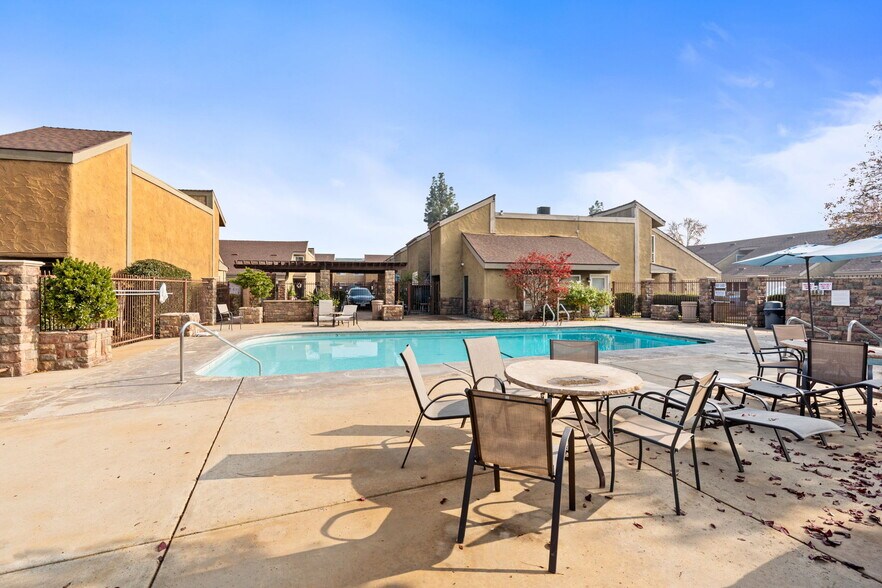 More Photos Of 7166 N Fruit Ave, Fresno Apartments For Sale