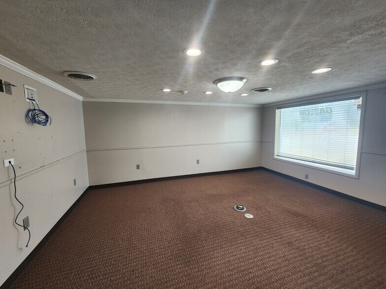 More Photos Of 707 Widewater Dr, Lafayette Warehouse For Lease