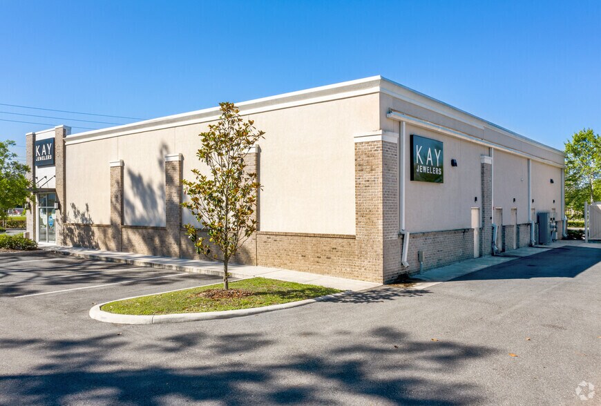 More Photos Of 2400 NE 49th Ter, Ocala Freestanding For Lease