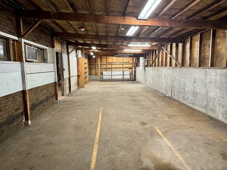 More Photos Of 405 S National Ave, Bremerton Service For Sale