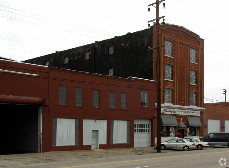 More Photos Of 740 8th Ave, Huntington Warehouse For Lease
