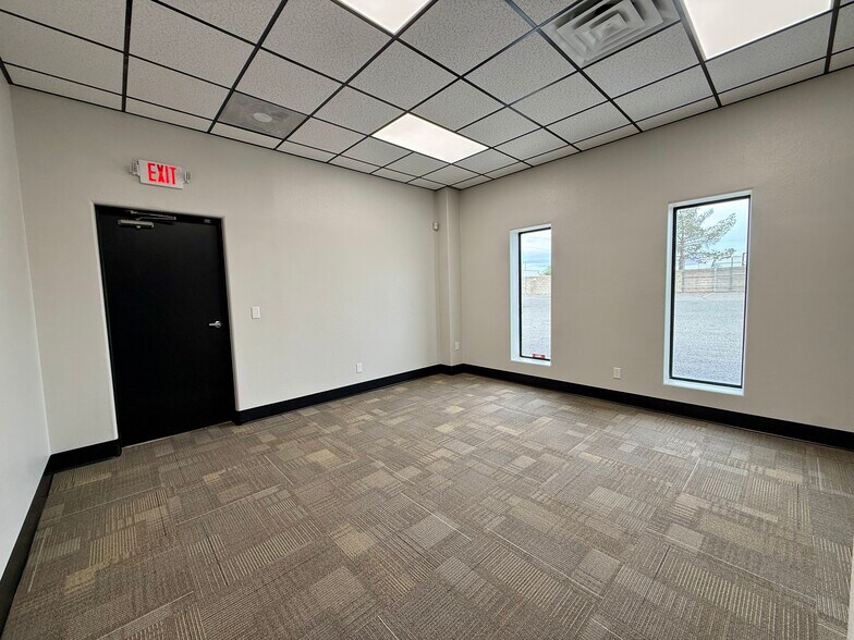 More Photos Of 203 W Delhi, North Las Vegas Warehouse For Lease