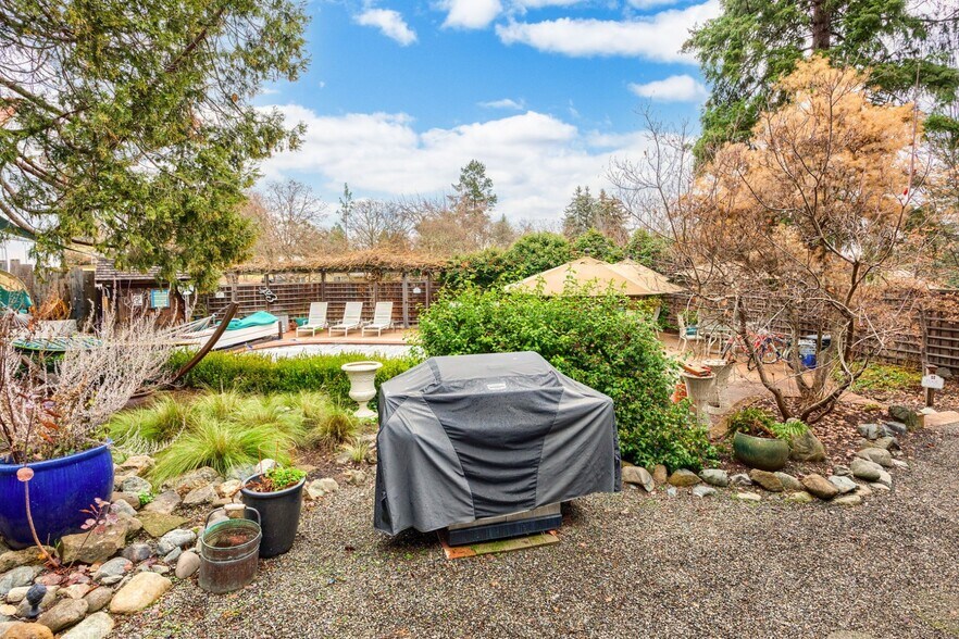 More Photos Of 455 N Oregon St, Jacksonville Hospitality For Sale