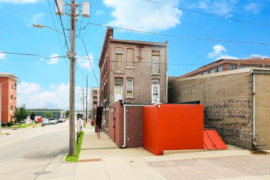 More Photos Of 1097 Jackson St, Dubuque General Retail For Sale