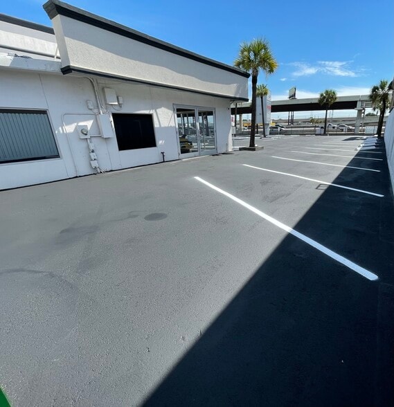 More Photos Of 5712 Southwest Fwy, Houston Auto Dealership For Lease