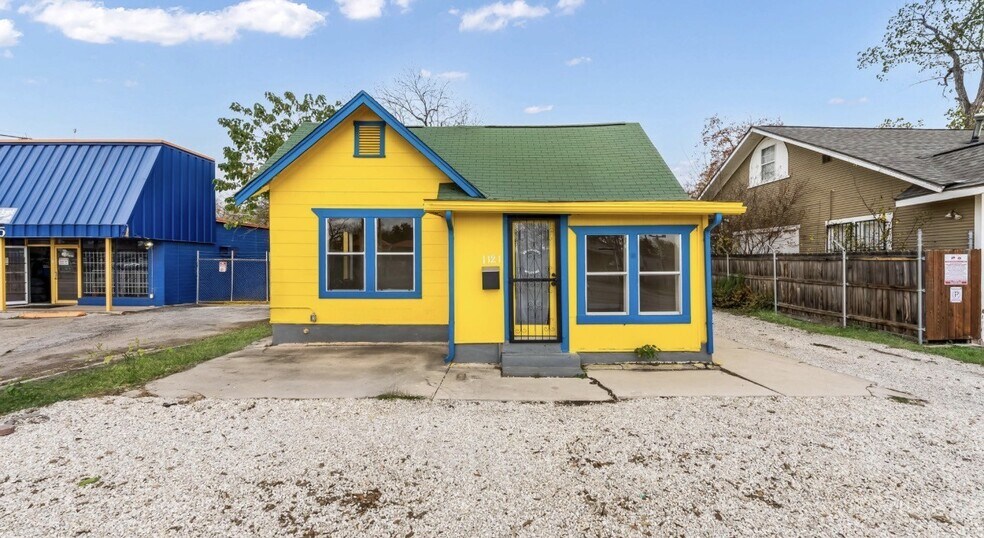 Primary Photo Of 1121 W Hildebrand Ave, San Antonio General Retail For Sale
