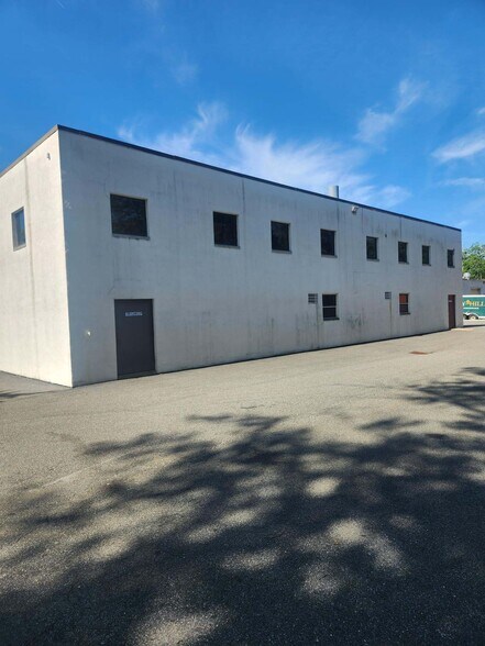 More Photos Of 9 Industrial Park, Waldwick Distribution For Sale