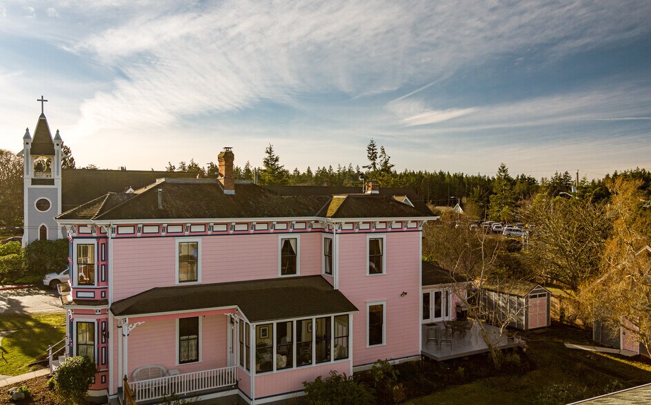 More Photos Of 704 N Main St, Coupeville Hospitality For Sale
