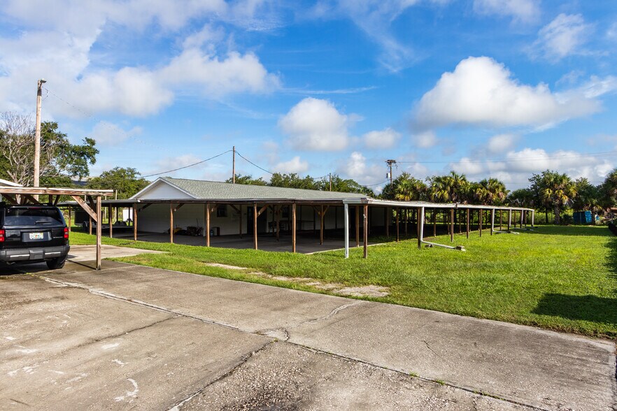 More Photos Of 6901 S 78th St, Riverview Warehouse For Lease