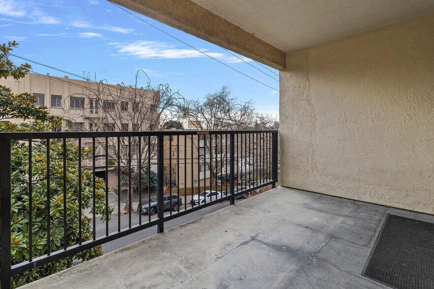 More Photos Of 149 Montecito Ave, Oakland Apartments For Sale