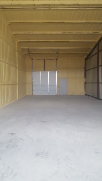 More Photos Of 5827 Acton Cir, Granbury Warehouse For Lease