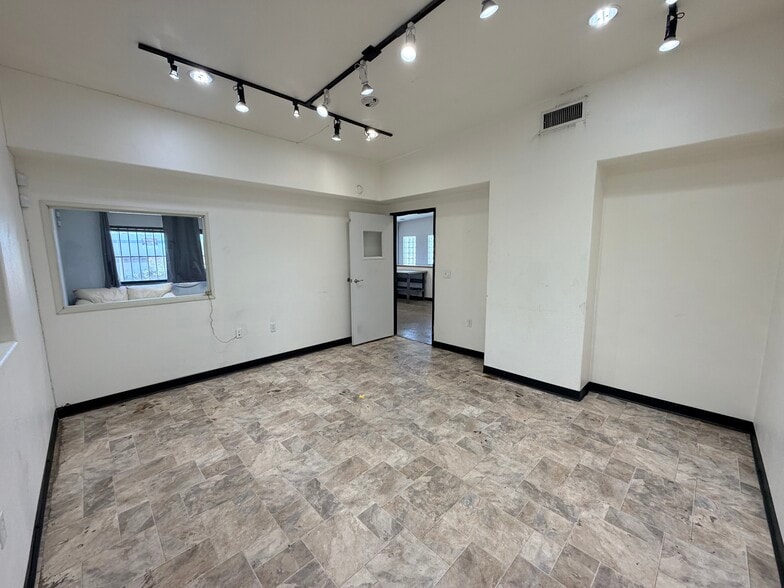 More Photos Of 2165 Gaylord St, Long Beach Warehouse For Lease