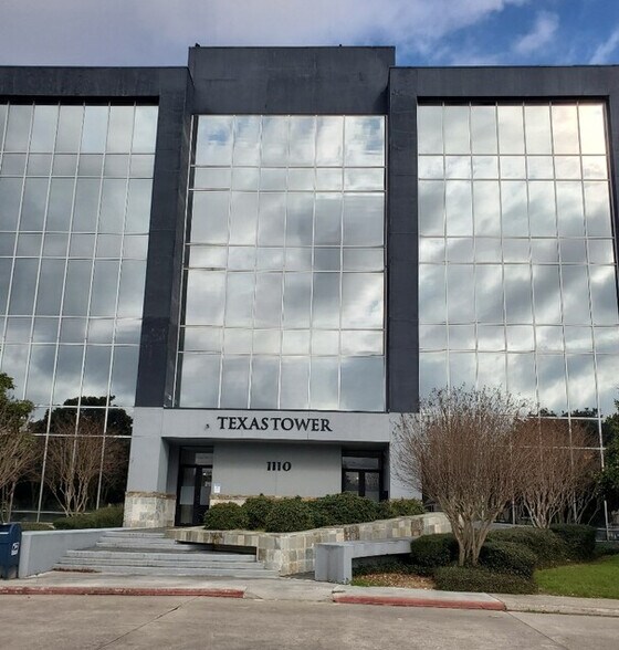 Primary Photo Of 1110 N Loop 336 W, Conroe Office For Lease