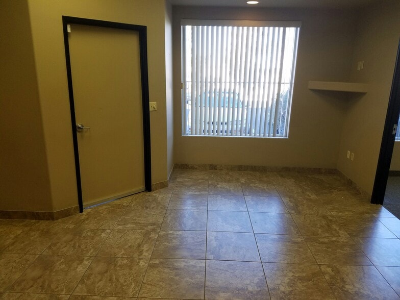 More Photos Of 220 E Horizon Dr, Henderson Medical For Lease