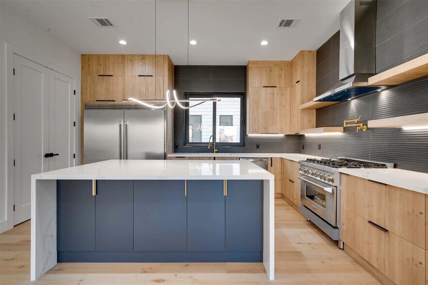 More Photos Of 3825 Munger Ave, Dallas Multifamily For Sale