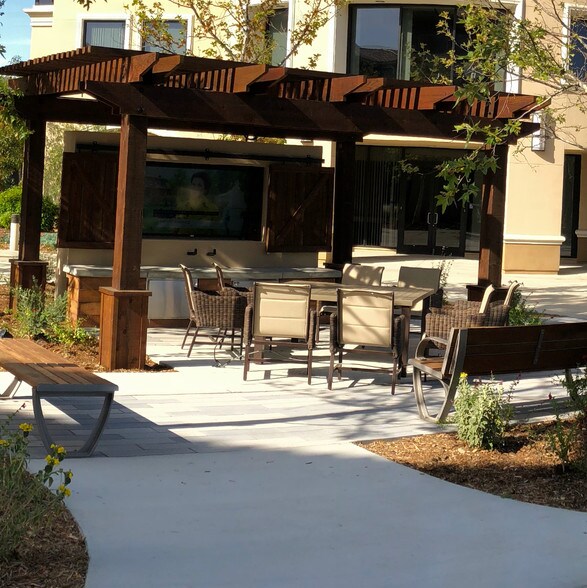 More Photos Of 2945 Townsgate Rd, Westlake Village Coworking Space