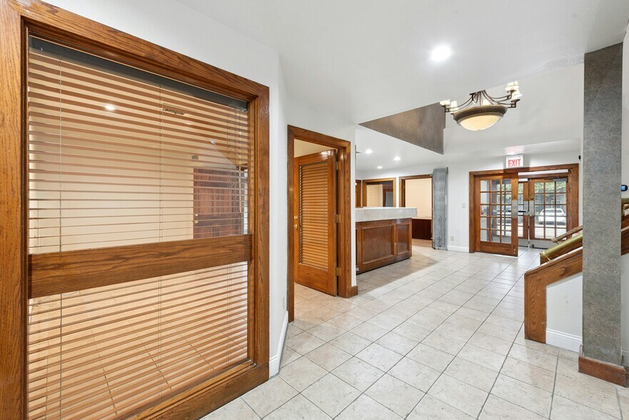 More Photos Of 7685 Northcross Dr, Austin Office For Lease