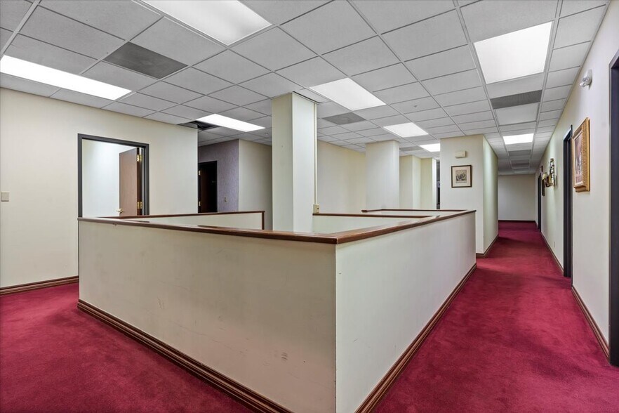 More Photos Of 200 S 6th St, Springfield Office For Lease
