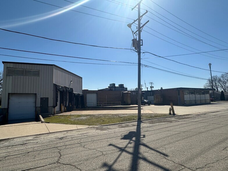 More Photos Of 135 Le Baron St, Waukegan Industrial For Lease