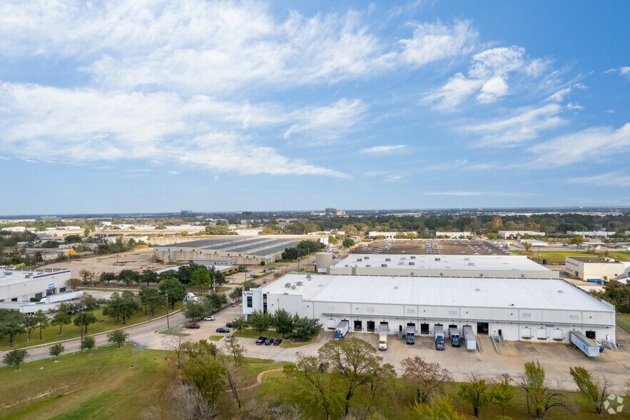 More Photos Of 9565 W Wingfoot Rd, Houston Distribution For Lease