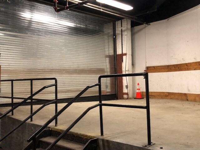More Photos Of 2515 50th St, Woodside Warehouse For Lease