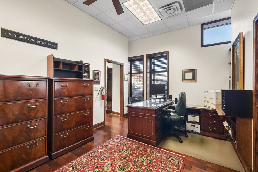 More Photos Of 101 Simonton St, Conroe Loft Creative Space For Lease