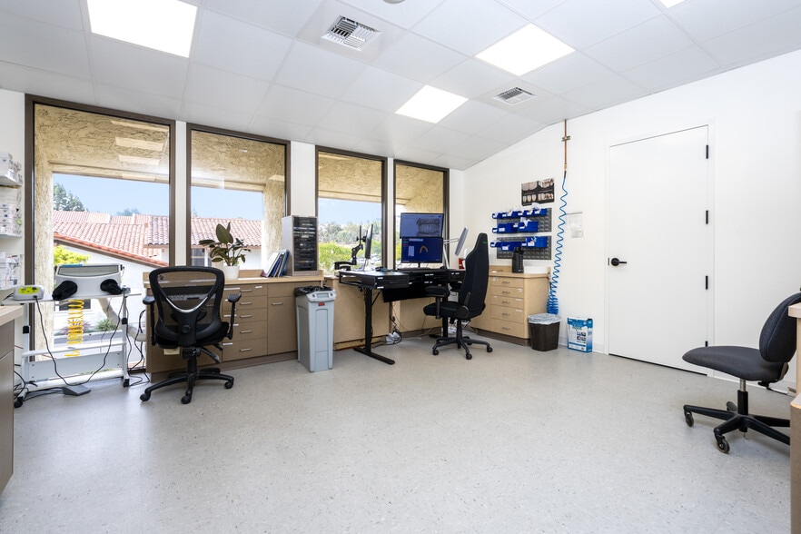 More Photos Of 16810-16816 Bernardo Center Dr, San Diego Medical For Lease