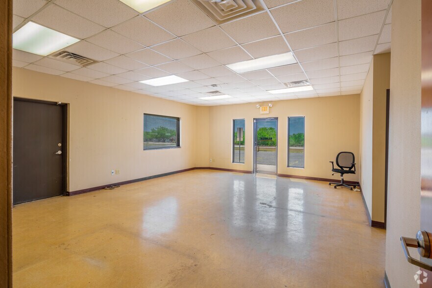 More Photos Of 1391 County Road 429, Pleasanton Warehouse For Sale