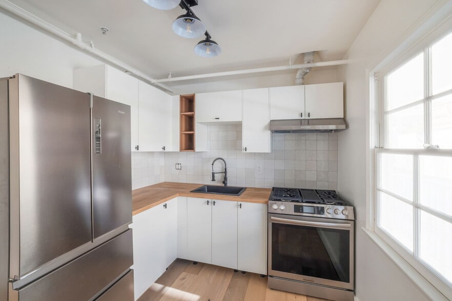 More Photos Of 1661 Appian Way, Santa Monica Apartments For Sale