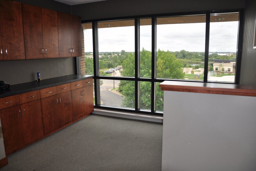 More Photos Of 4134 Deegan Ct, Monticello Office For Lease