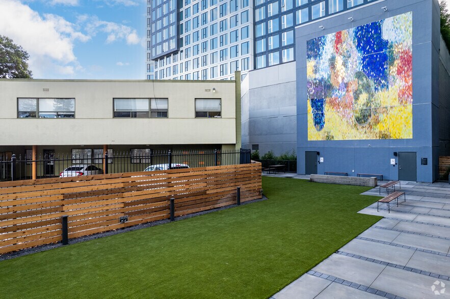 More Photos Of 300 24th St, Oakland Multifamily For Sale
