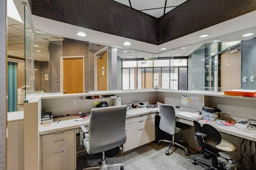 More Photos Of 7111 N Main St, Dayton Office For Sale