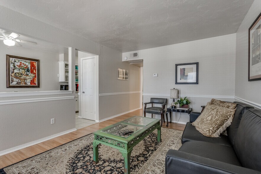 More Photos Of NW 10th St & N Classen Blvd, Oklahoma City Apartments For Sale