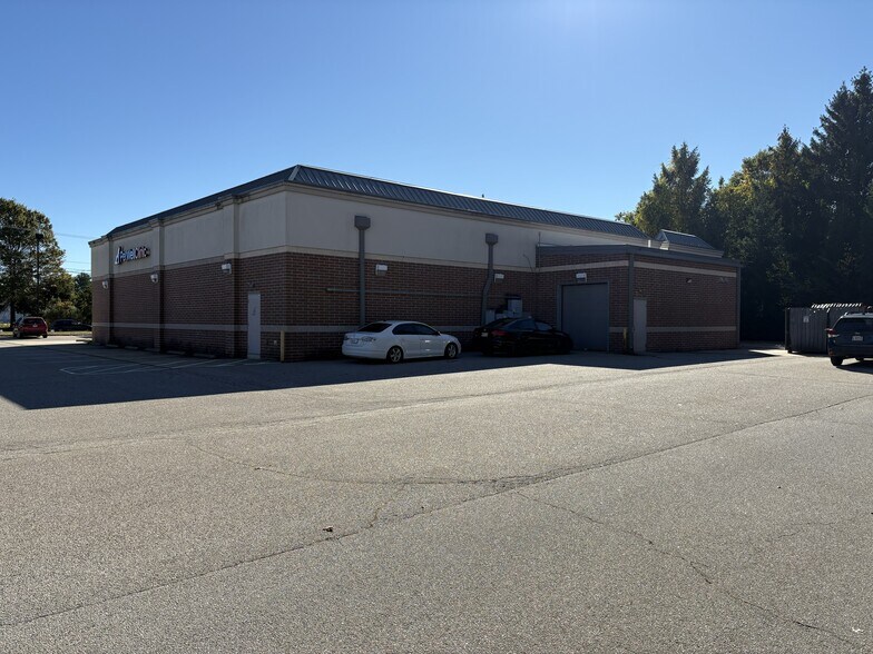 More Photos Of 10 Andrews Rd, Somersworth Freestanding For Lease