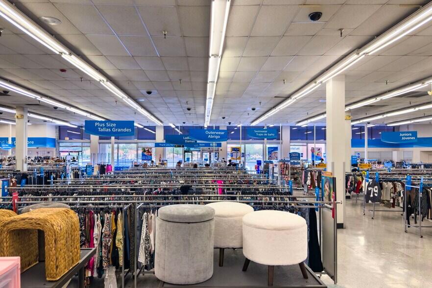 More Photos Of 2420 E Desert Inn Rd, Las Vegas Freestanding For Sale