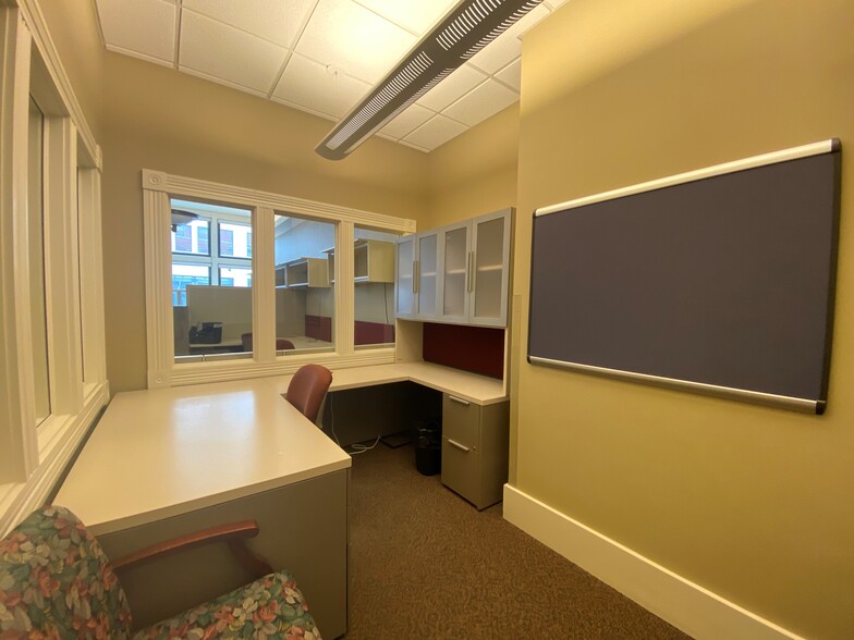 More Photos Of 1301 Central Ave, Dubuque Office For Lease