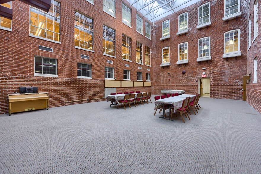 More Photos Of 704 Main St, Akron Flex For Sale