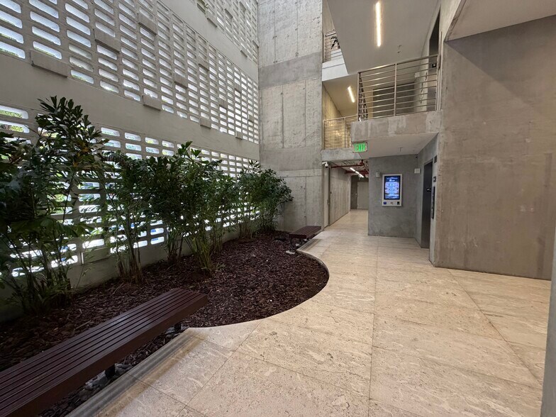 More Photos Of 218 NW 24th St, Miami Office Residential For Lease