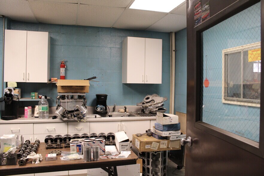 More Photos Of 994 Rhyne Rd, Clover Light Manufacturing For Sale