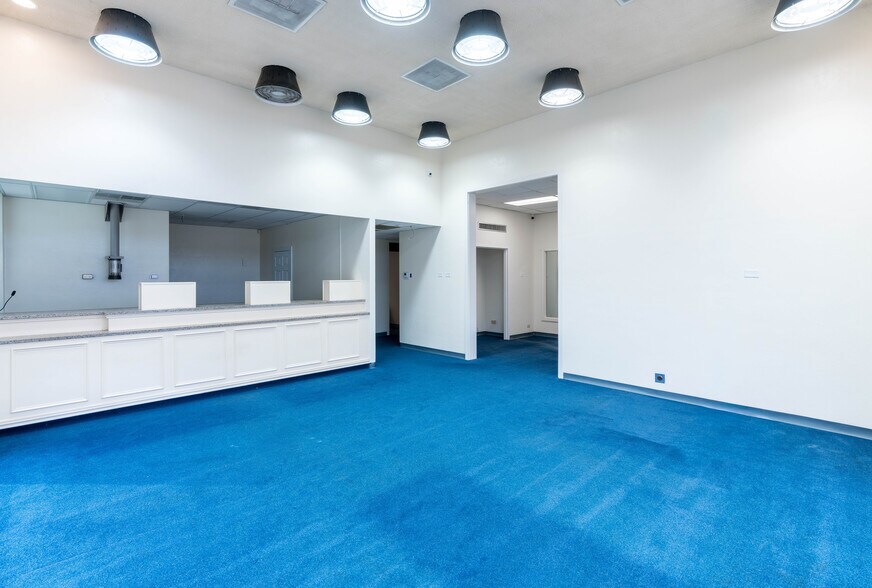 More Photos Of 412 E Lacy St, Palestine General Retail For Sale