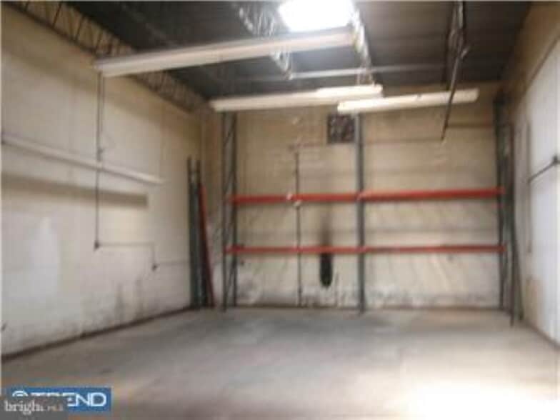 More Photos Of 86 Tomlinson Rd, Huntingdon Valley Light Distribution For Lease